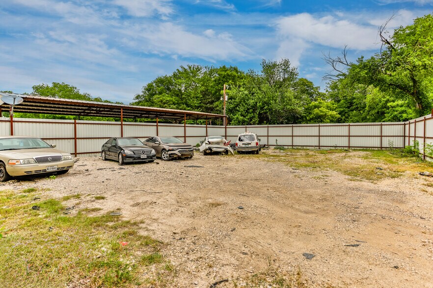 More Photos Of 59 Shawnee Trl, Whitesboro Showroom For Sale