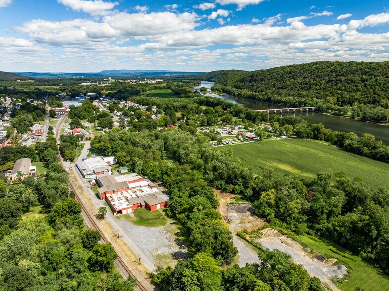 More Photos Of 168-171 Bower Street Ext, Montgomery Manufacturing For Sale