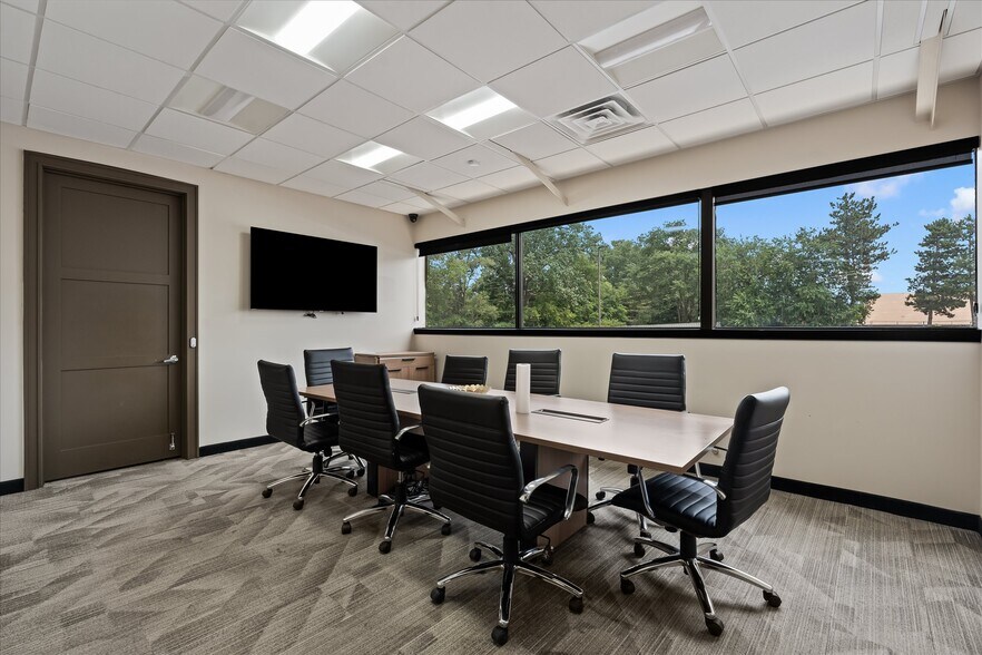 More Photos Of 29444 Northwestern Hwy, Southfield Office For Sale