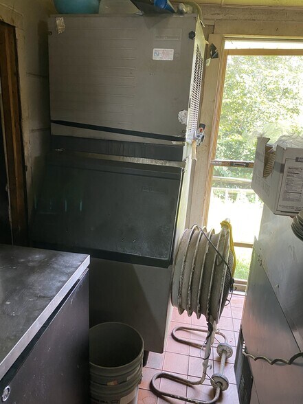 More Photos Of 17 Rowley St, Winsted Restaurant For Sale