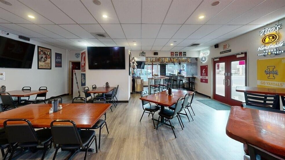 More Photos Of 509 Diagonal St, Clarkston Bar For Sale