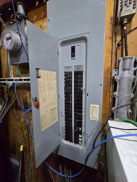 More Photos Of 2121 Commerce St, Aberdeen Industrial For Sale