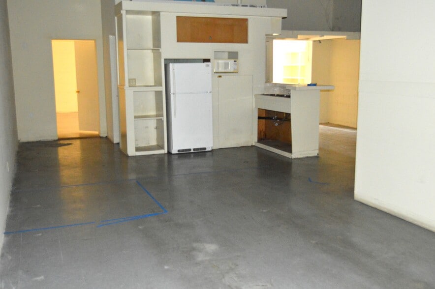 More Photos Of 3806 W Burbank Blvd, Burbank Storefront For Lease