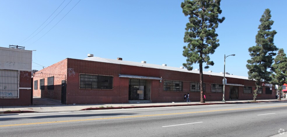 More Photos Of 2601 S Broadway, Los Angeles Warehouse For Lease