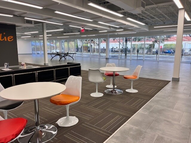 More Photos Of 300 Oakwood Ln, Hollywood Flex For Sale