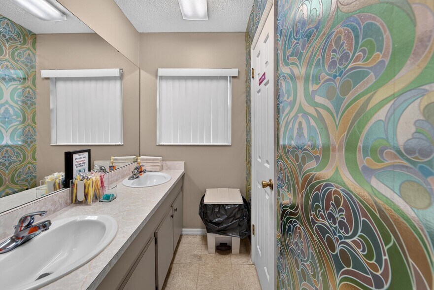 More Photos Of 1205 W Baker St, Plant City Medical For Sale