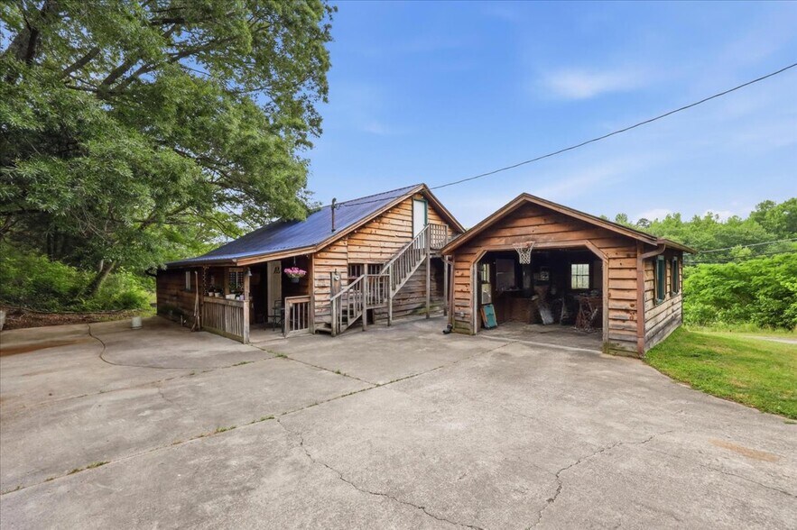 More Photos Of 2633 Harriman Hwy, Harriman Warehouse For Sale