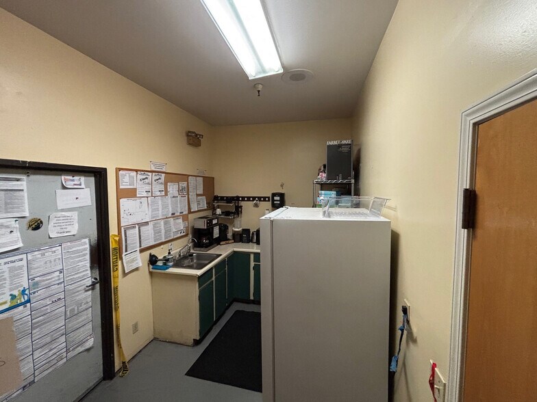 More Photos Of 908 Enterprise Way, Napa Warehouse For Lease