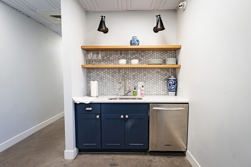 More Photos Of 1270 S Lipan St, Denver Manufacturing For Sale