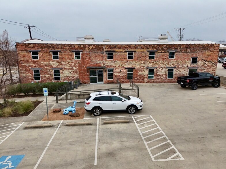 More Photos Of 916 Bryan Ave, Fort Worth Loft Creative Space For Lease