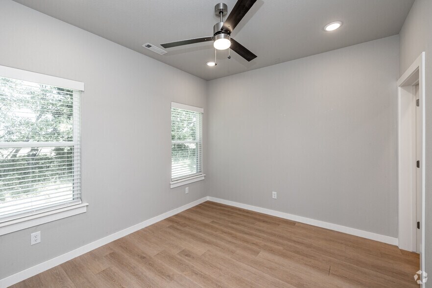 More Photos Of 275 N Hunter St, Farmington Apartments For Sale