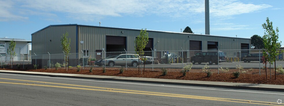 More Photos Of 4222 25th Ave NE, Salem Warehouse For Lease
