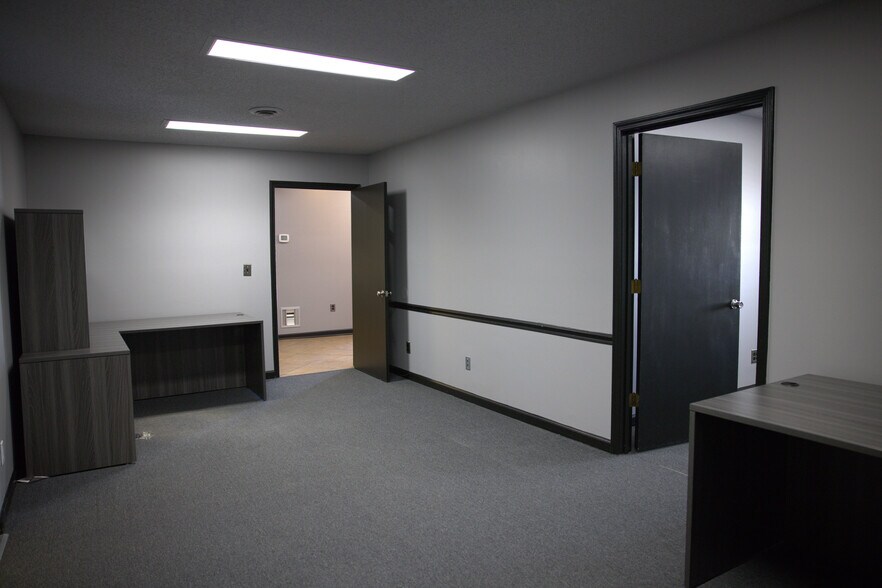 More Photos Of 101 W Shrader St, Liberty Manufacturing For Lease