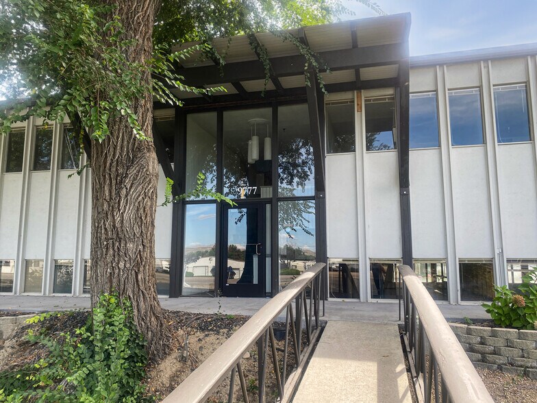 More Photos Of 9777 W Chinden Blvd, Garden City Office For Lease
