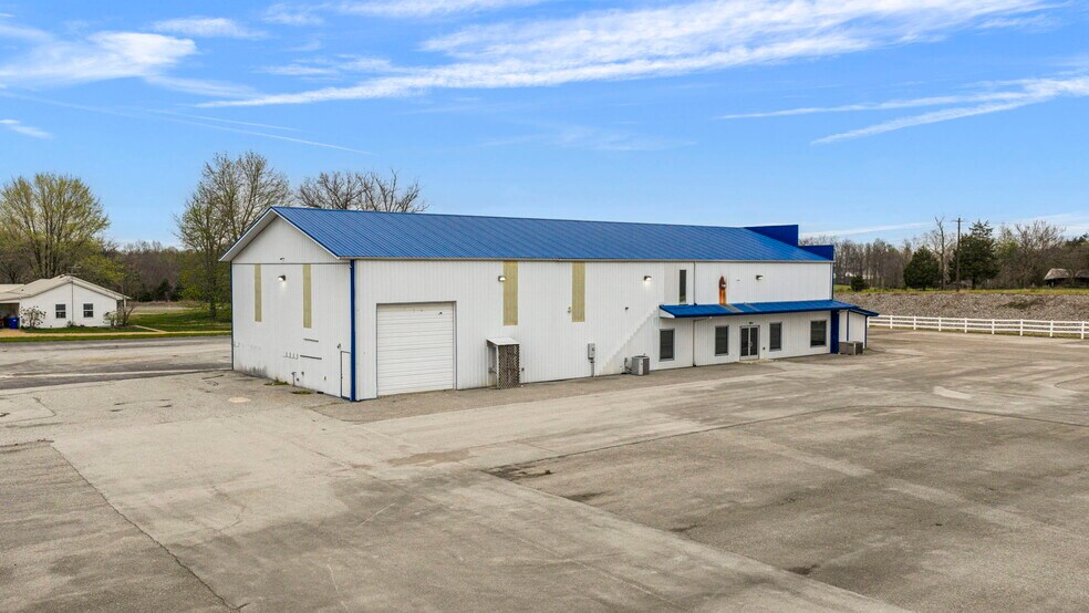 More Photos Of 5905 Veterans Memorial Hwy, Scottsville Showroom For Sale
