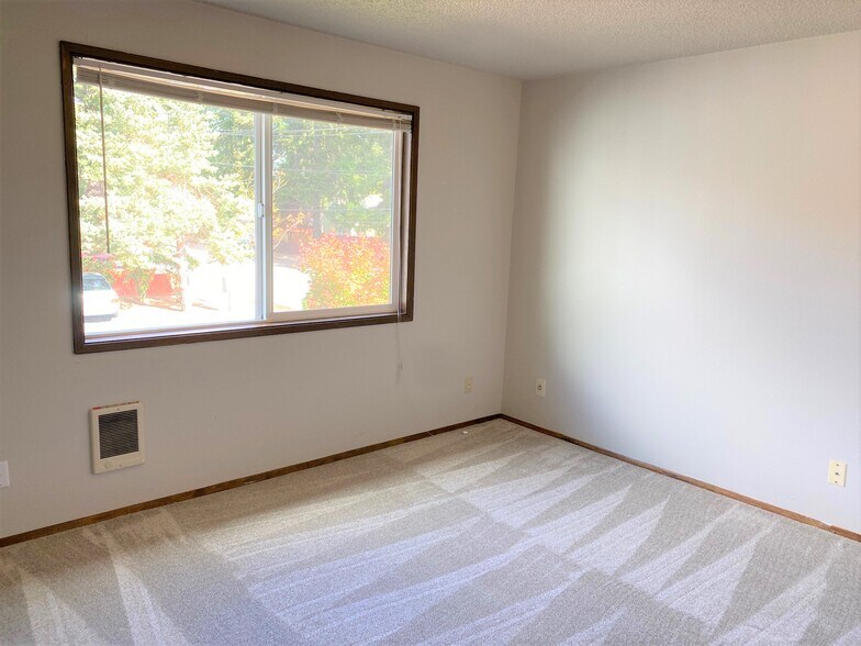 More Photos Of 2433 SE 139th Ave, Portland Apartments For Sale