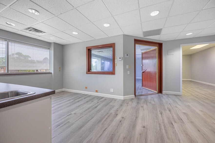 More Photos Of 7271 N Main St, Dayton Medical For Lease