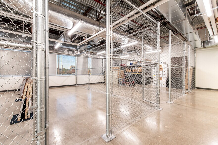 More Photos Of 860 W LeVoy Dr, Taylorsville Office For Lease