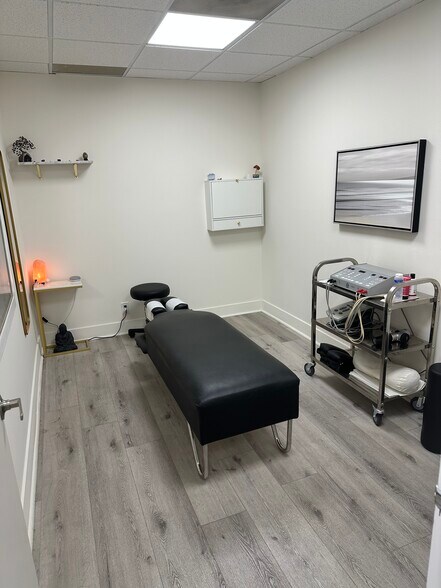 More Photos Of 16260 Ventura Blvd, Encino Medical For Lease