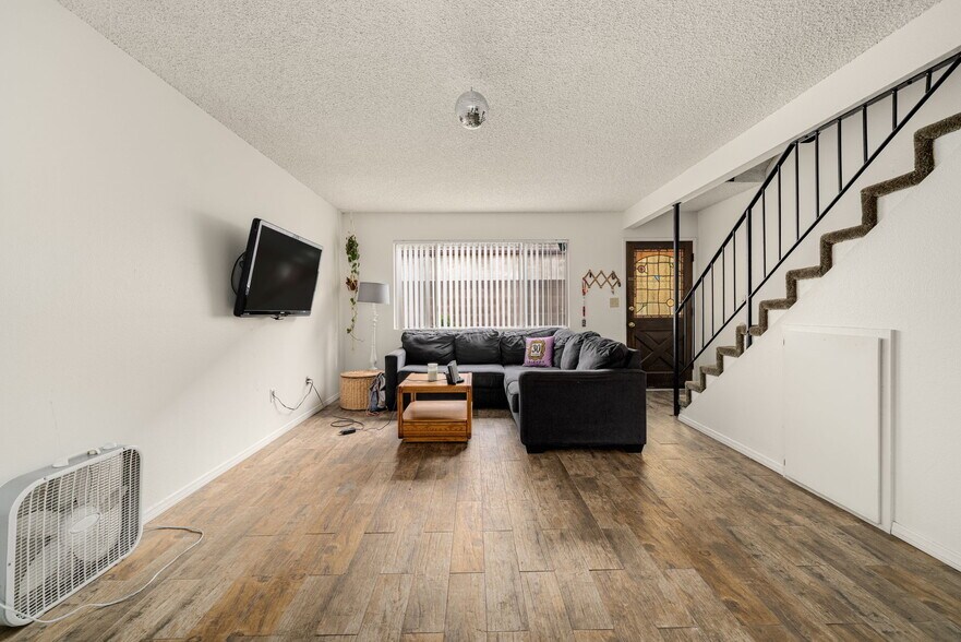 More Photos Of 1070 Freeman Ave, Long Beach Apartments For Sale