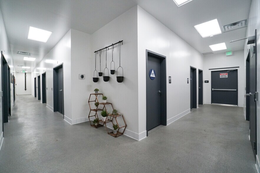 More Photos Of 1100 E 14th Pl, Los Angeles Warehouse For Lease