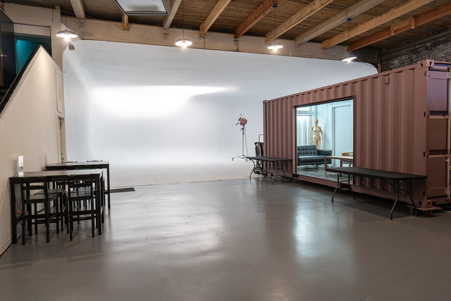 More Photos Of 2831 E Grand Blvd, Detroit Warehouse For Sale