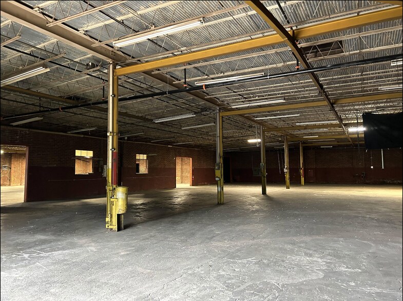 More Photos Of 503 11th Ave, Dalton Manufacturing For Sale