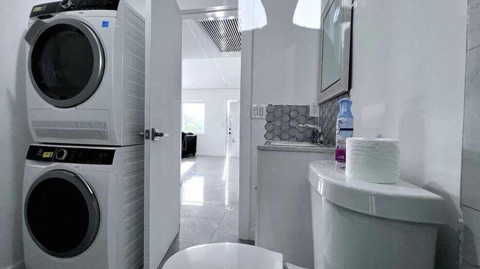 More Photos Of 2201 Greene St, Hollywood Apartments For Sale