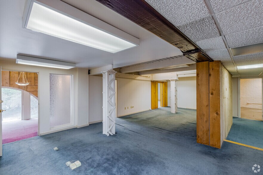 More Photos Of 100 Ross St, Pittsburgh Office For Lease