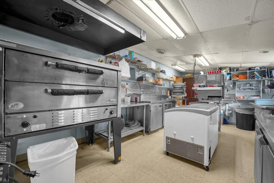 More Photos Of 11850 Walnut St, Adelphi Restaurant For Sale