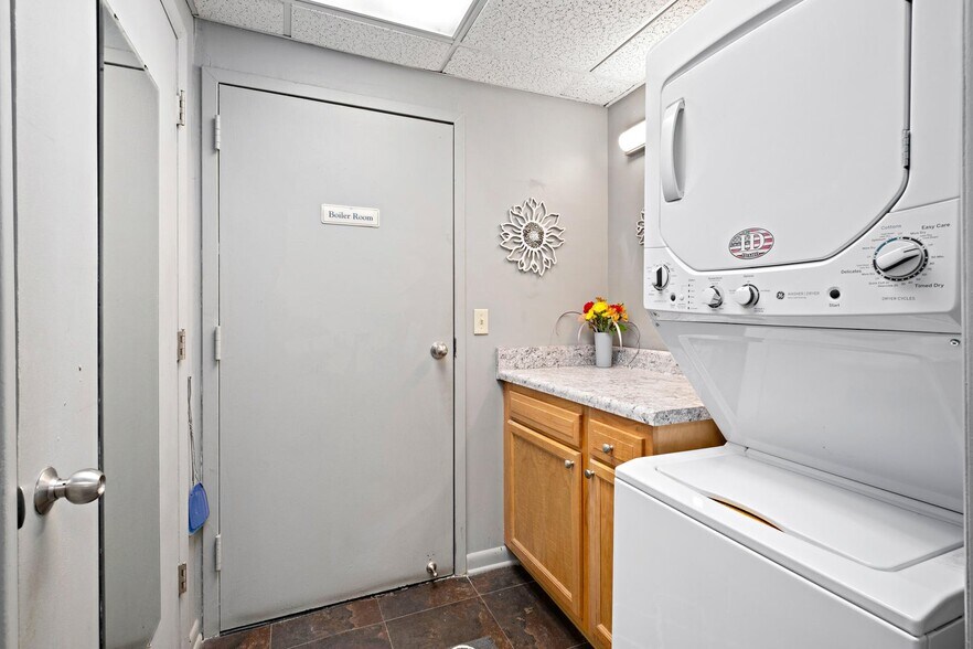 More Photos Of 22 Crescent St, Grand Rapids Apartments For Sale