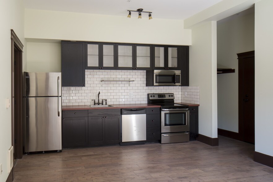 More Photos Of 1634 NW Everett St, Portland Apartments For Sale