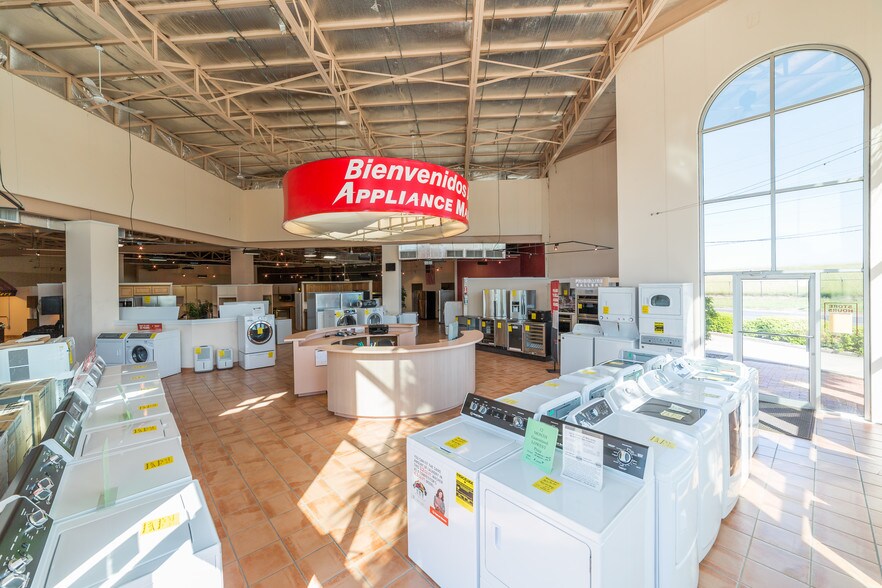 More Photos Of 13340 Leopard St, Corpus Christi Storefront For Sale