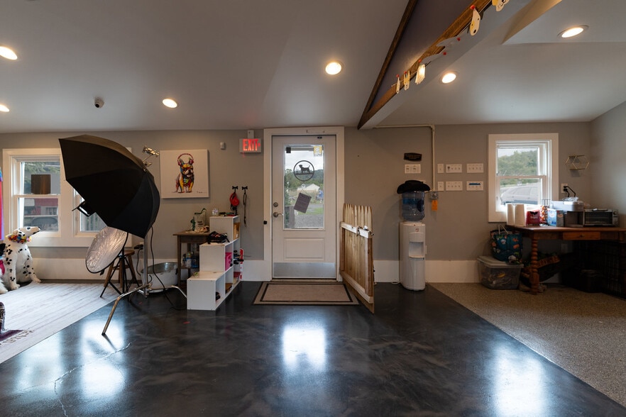 More Photos Of 12167 Lee Hwy, Sperryville Veterinarian Kennel For Sale