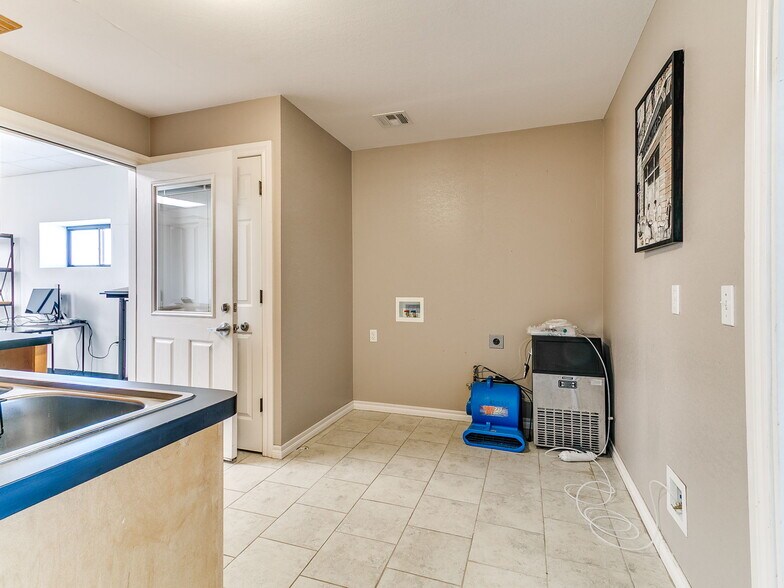 More Photos Of 1064 Industrial Dr, Yukon Light Distribution For Lease