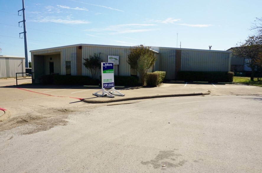 More Photos Of 902 Kck Way, Cedar Hill Distribution For Sale