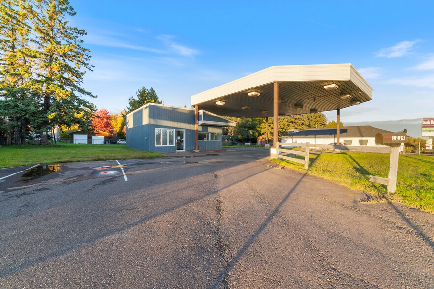 More Photos Of 1219 7th Ave, Two Harbors Convenience Store For Sale