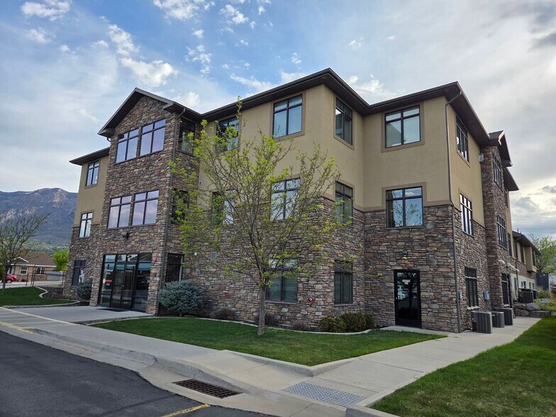More Photos Of 2797 N Highway 89, Pleasant View Office For Lease