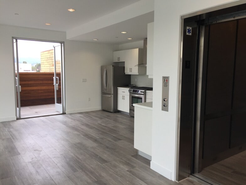 More Photos Of 600 S La Brea Ave, Los Angeles Storefront Retail Residential For Sale