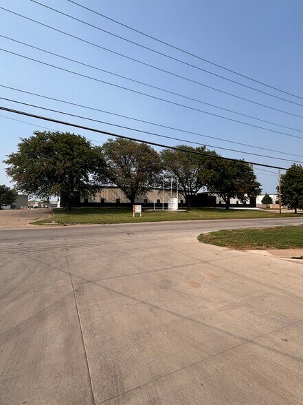 More Photos Of 1800 Hull Ave, Des Moines Manufacturing For Lease