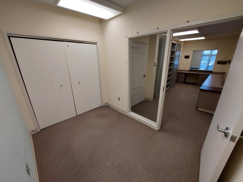 More Photos Of 5015 Southpark Dr, Durham Medical For Lease