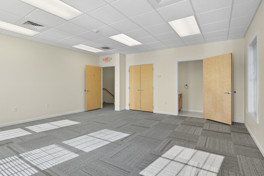 More Photos Of 5 Creamery Brk, East Granby Office For Sale