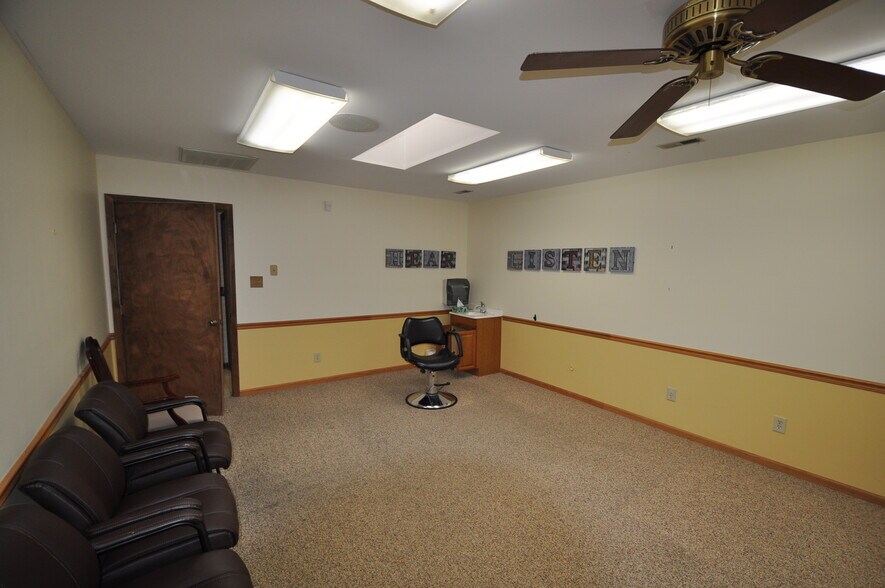 More Photos Of 13784 Warwick Blvd, Newport News Storefront Retail Office For Sale