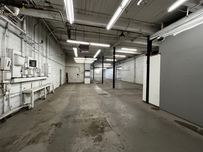More Photos Of 1200 Burlington St, North Kansas City Warehouse For Sale