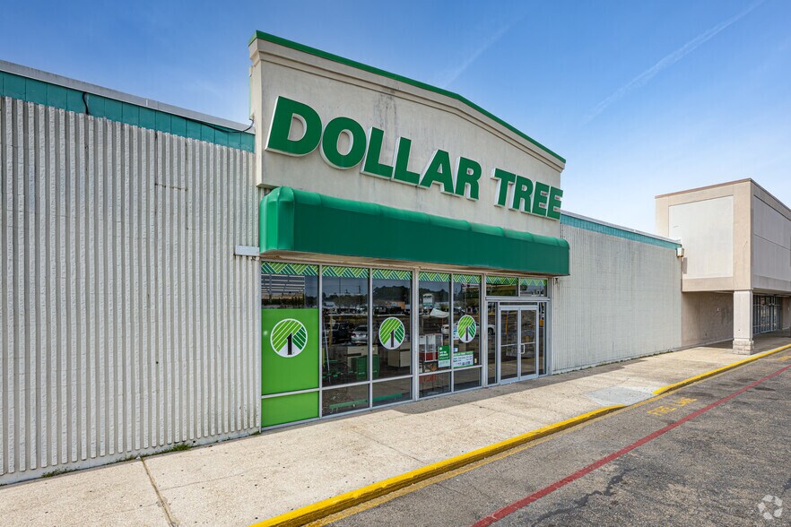 More Photos Of 10541 Diberville Blvd, Biloxi Storefront For Lease