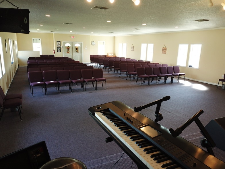 More Photos Of 209 E Kennedy Blvd, Eatonville Flex For Lease