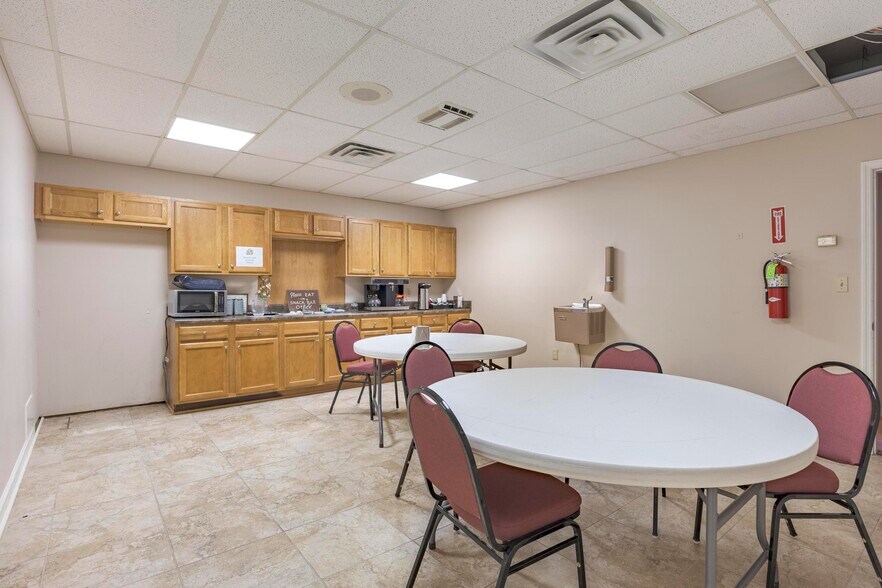 More Photos Of 2415 N Ocoee St, Cleveland Funeral Home For Sale