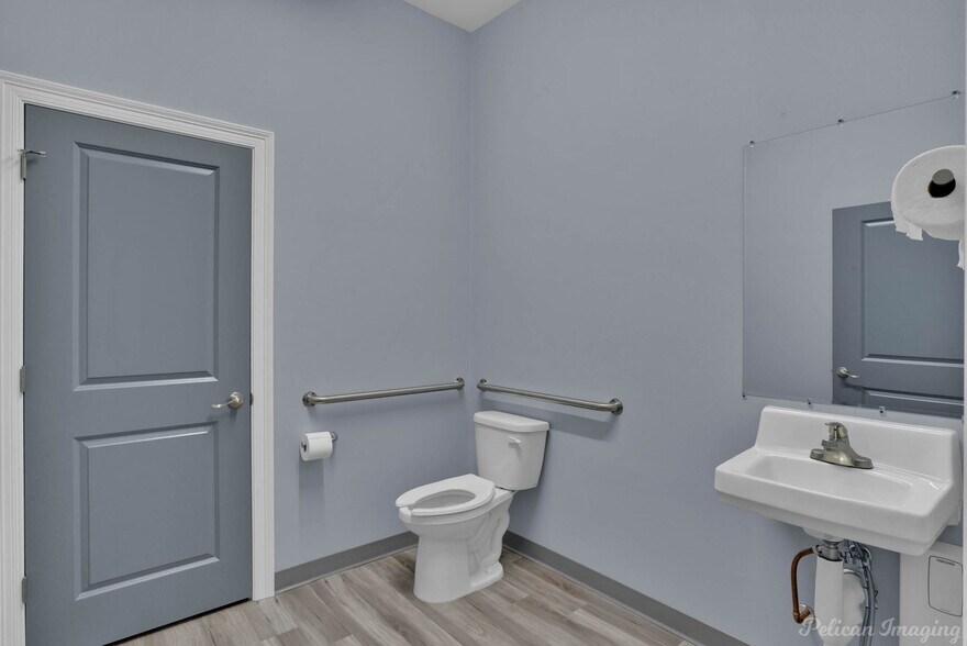More Photos Of 9275 Youree Dr, Shreveport Service For Lease