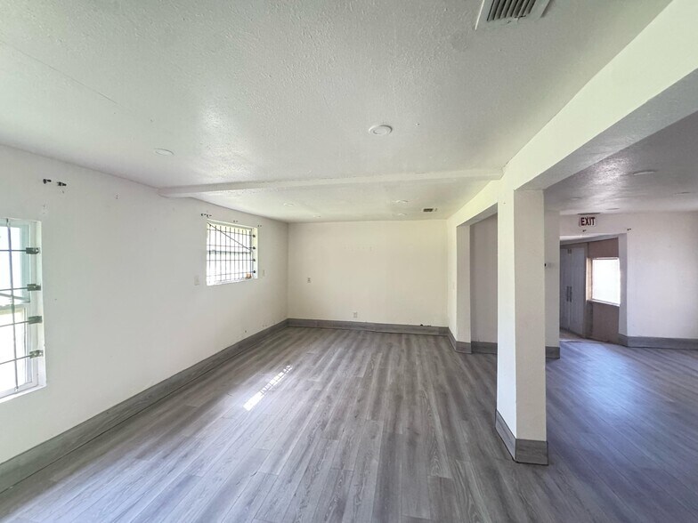 More Photos Of 809 E Alsobrook St, Plant City Flex For Sale