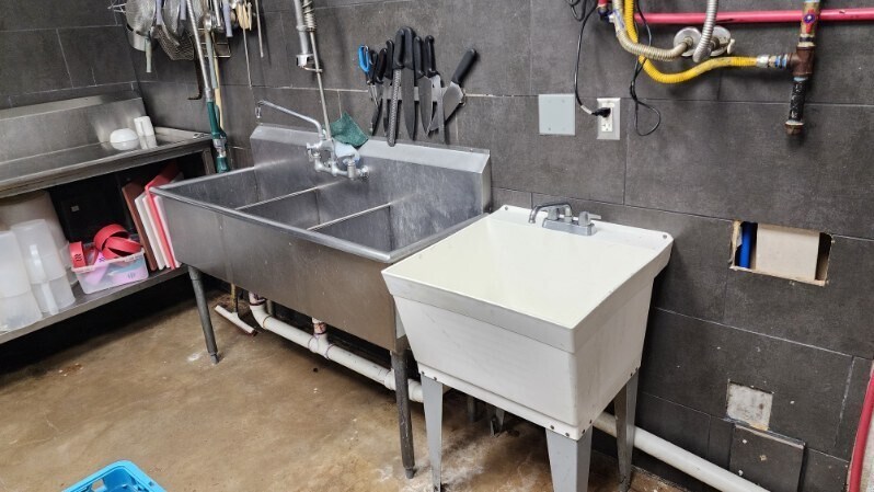 More Photos Of 802 S Main St, Belton General Retail For Sale